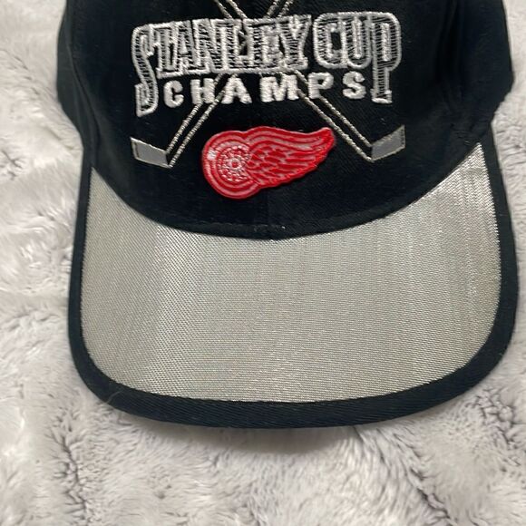 ‼️RARE‼️ **VINTAGE** Starter 1998 Detroit Red Wing Championship Hat - Picture 2 of 6